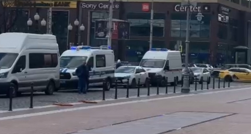 Срочная новость. В Калининграде перекрыли Площадь Победы, работают саперы (ВИДЕО) 