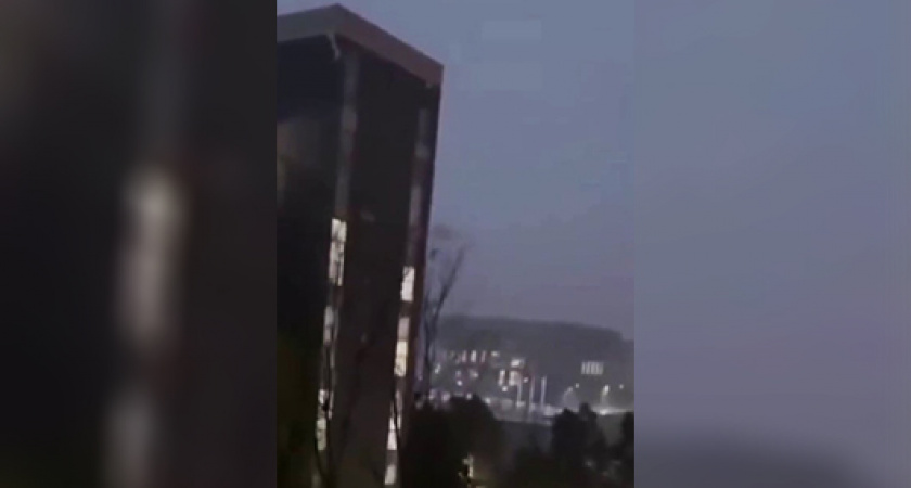 Смерчи, буря и огромные волны: что сейчас творится в Сочи из-за непогоды (ВИДЕО)