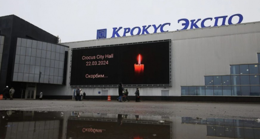 Какое оружие удалось найти рядом с дорогой, по которой пытались уехать террористы, совершившие теракт в «Крокусе»