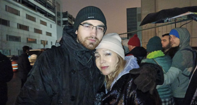 «Я хочу его найти, чтобы обнять и поблагодарить.» - посетительница концерта в Крокусе ищет своего спасителя