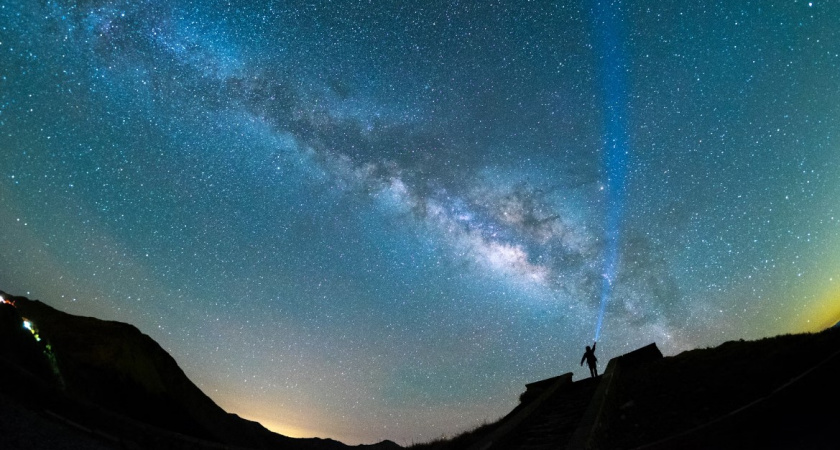 Настало их время: в апреле успех будет преследовать представителей этих знаков зодиака. Предсказание Василисы Володиной