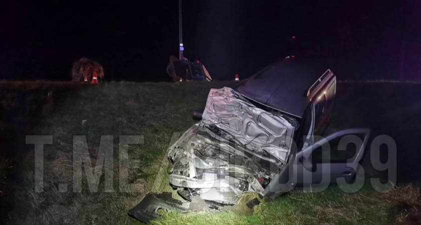 После такого сильного удара трактор вылетел прямо на столб: в Гвардейском районе произошло страшное ДТП