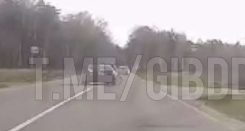 Жесткая авария произошла в Калининграде — легковушка снесла велосипедиста (ВИДЕО)