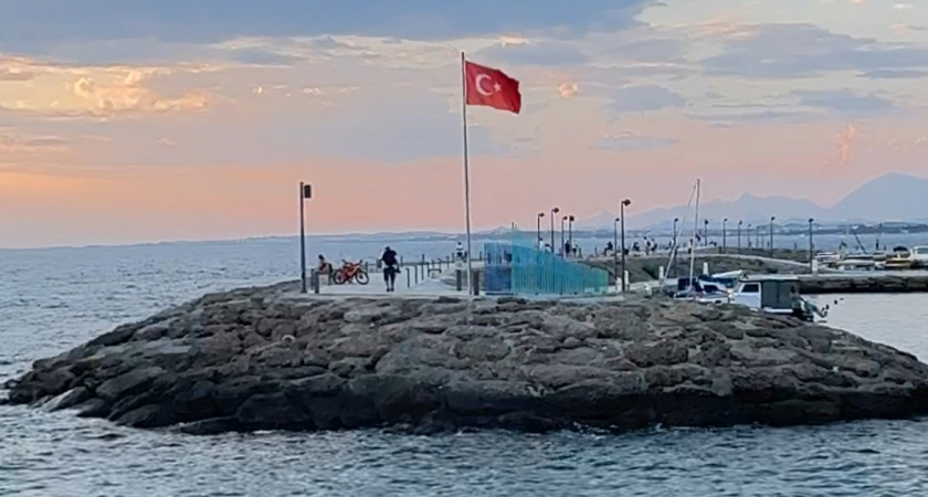 Калининградка отправила турецкому бойфренду  2000 евро, а он оказался в черном списке ловеласов Турции