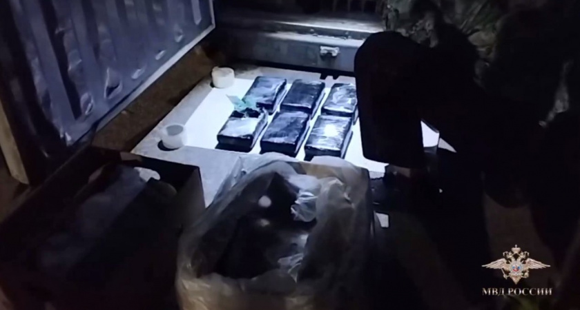 В чем наглые наркоторговцы отправили почти 100 килограммов запрещенных веществ в Калининград, и как этот «сюрприз» удалось обнаружить (ВИДЕО)