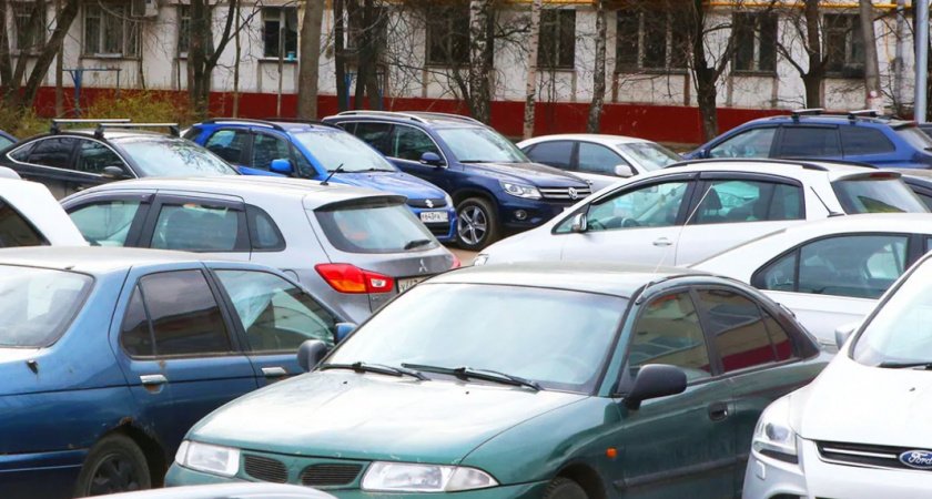 На улице Дмитрия Донского соседи устроили войну  из-за парковочного места