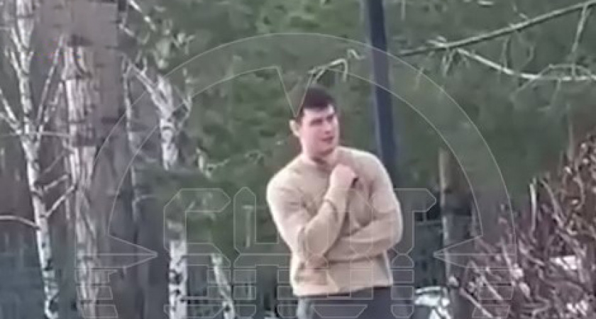 Видимо, решил, что его окружили демоны: неадекват с ножом в руках напал на полицейских, но прямо перед этим отрезал у себя часть тела (ВИДЕО)