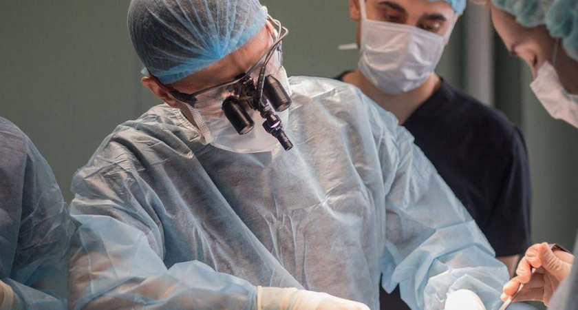 Все мировое сообщество медиков в удивлении. Хирург из России провел уникальную операцию по спасению лица маленького ребенка, которого покусала собака 