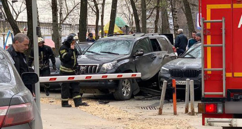 В сети публикуют момент взрыва внедорожника, который произошел сегодня днем в Москве (ВИДЕО)
