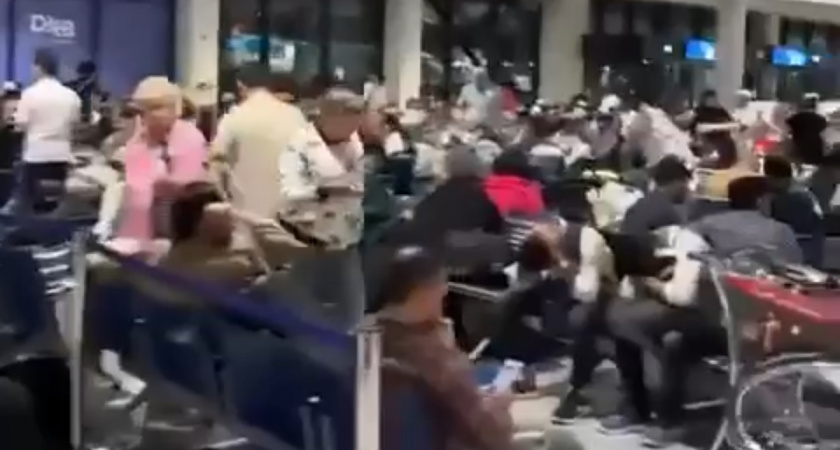 Много часов без воды и еды. Как переживают коллапс россияне , застрявшие в ОАЭ