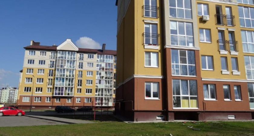 Власти объяснили, почему пришлось остановить строительство большой школы в Гурьевске