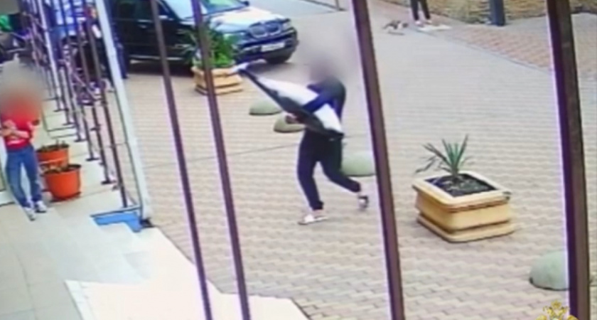 В Сочи задержали мужчину, который занес к себе в квартиру тушу мертвого дельфина. После задержания- выяснились и другие интересные факты (ВИДЕО)