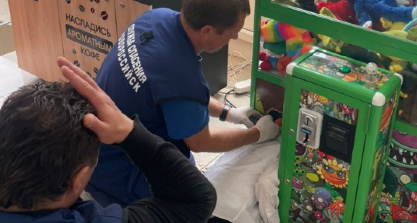 Сильное любопытство маленького мальчика чуть не привело к трагедии! Как ребенок попал в «игрушечный плен»