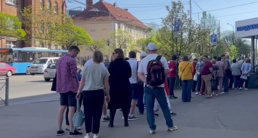«Билетный коллапс» Что сейчас в Калининграде происходит на кассах, где продают субсидированные авиабилеты (ВИДЕО)