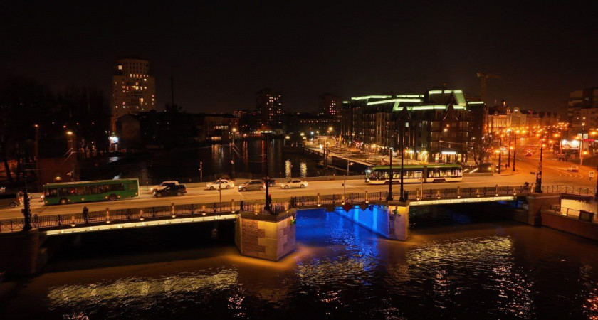 Важная информация для водителей авто: в ГИБДД рассказали, какие разведут мосты в Калининграде сегодня ночью 