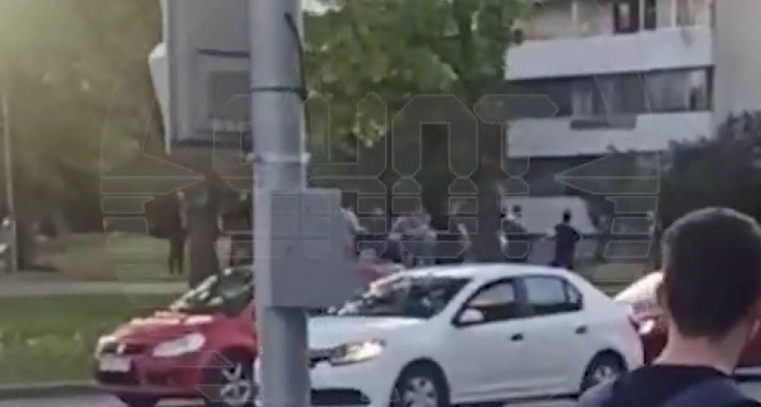 Массовая драка в стиле 90-ых, стрельба и пострадавшие: что вчера произошло на одной из улиц столицы (ВИДЕО)