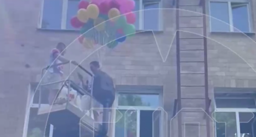 Операция "Радость": как волонтёры с помощью крана устроили праздник для больных детишек (ВИДЕО)