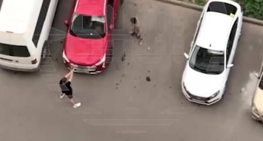 «Ты знаешь, что у меня боевое» Чем закончилась для автомобилиста встреча с неадекватами в Подмосковье (ВИДЕО)