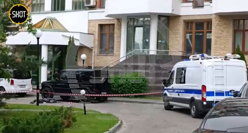 Страшная трагедия из Москвы: мать не смогла удержать сына в окне и оба упали вниз (ВИДЕО) 