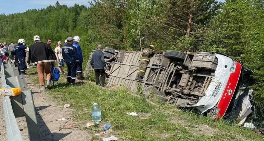 Страшная авария на трассе Пермь-Березники: автобус с пассажирами съехал в кювет (ВИДЕО)