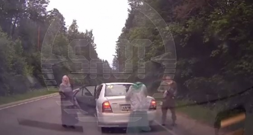 Угрозы и стрельба прямо на трассе рядом с монастырем: подробности жуткого происшествия в Калужской области (ВИДЕО)