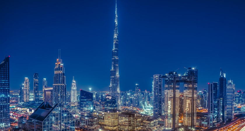 Значимый праздник для всех: в Дубае на День России украсили самое высокое здание в мире (ВИДЕО)