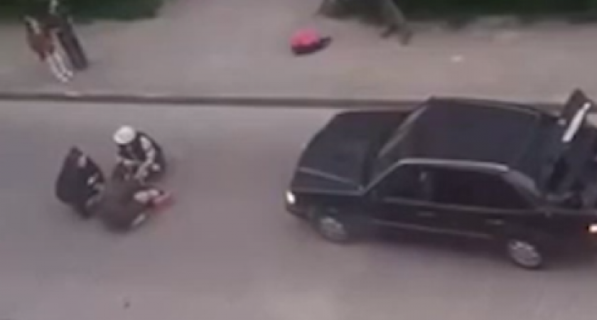 Видео с места ДТП: ребёнок пострадал, выбежав на проезжую часть (ВИДЕО)