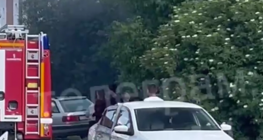 Возгорание на улице Миклухо-Маклая в Калининграде: пожарные на месте происшествия (ВИДЕО)
