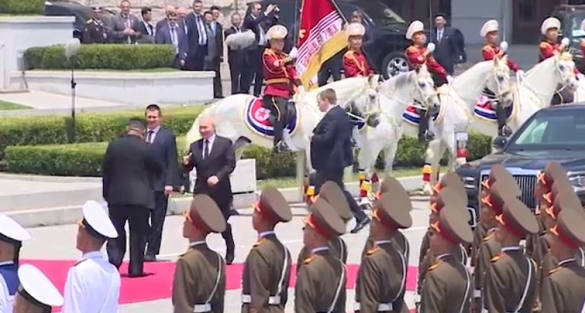 Владимир Путин прибыл в Пхеньян. Кадры с церемонии встречи российской делегации в КНДР (ВИДЕО)