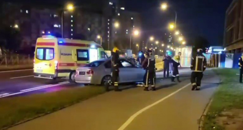 «Сбил столб и чуть не протаранил остановку» В Калининграде произошло очередное ДТП, подробности (ВИДЕО)