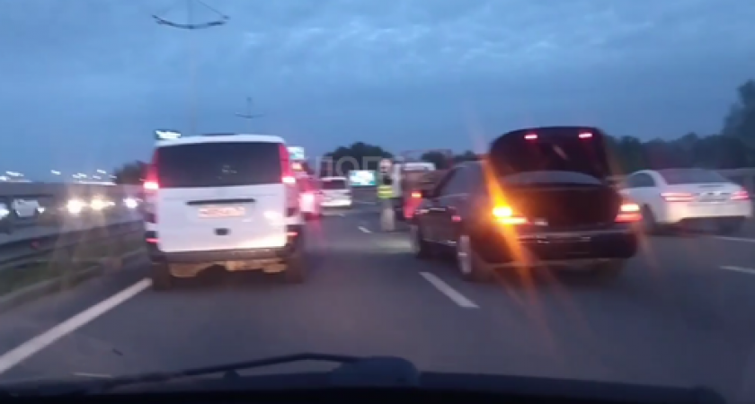 Массовое ДТП парализовало движение на Приморском кольце: 3,5 км пробка и сложная дорожная обстановка (ВИДЕО)