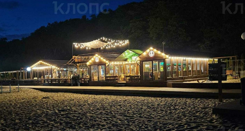 Власти Янтарного высказались по поводу законности размещения кафе на берегу