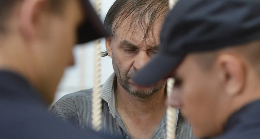 «Просидела в рабстве 14 лет». Жертва насилия пришла в суд, чтобы дать показания и впервые показалась на публике (ВИДЕО)