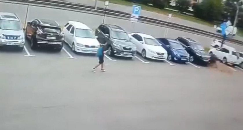 Что случилось в Барнауле с припаркованным внедорожником (ВИДЕО) 
