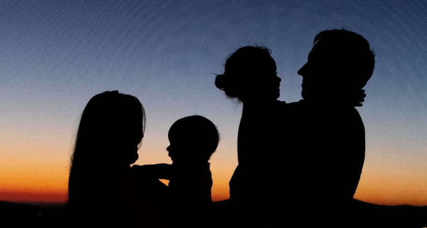 «Мы примем программу для родителей» Как Минпросвещения хочет повысить рождаемость в РФ