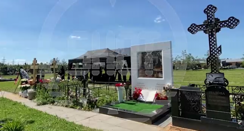 Семья и поклонники Анастасии Заворотнюк вспоминают актрису на 40-й день после её ухода (ВИДЕО)