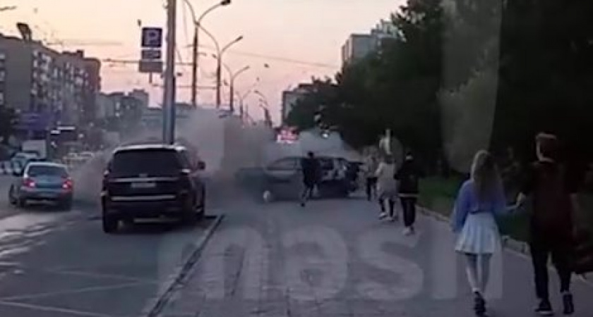 Лихач на BMW спровоцировал массовое ДТП в Новосибирске (ВИДЕО)