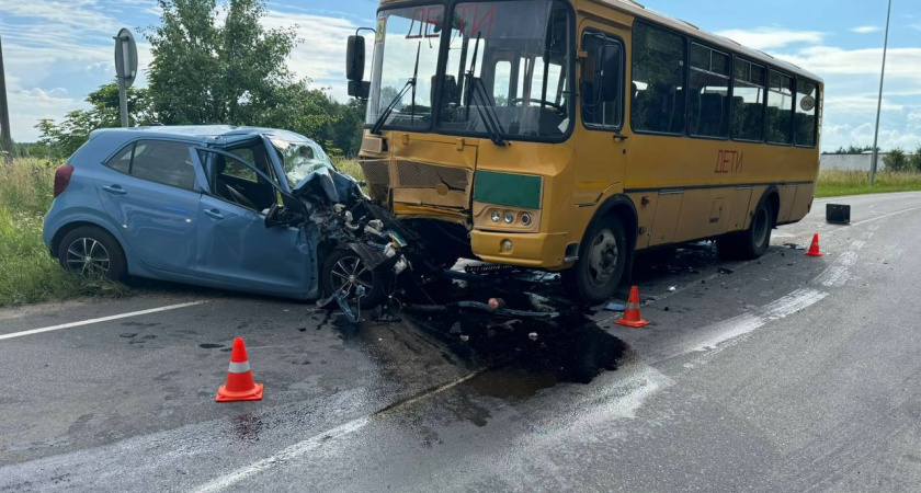 Школьный автобус попал в ДТП под Зеленоградском: есть пострадавшие, среди них дети 