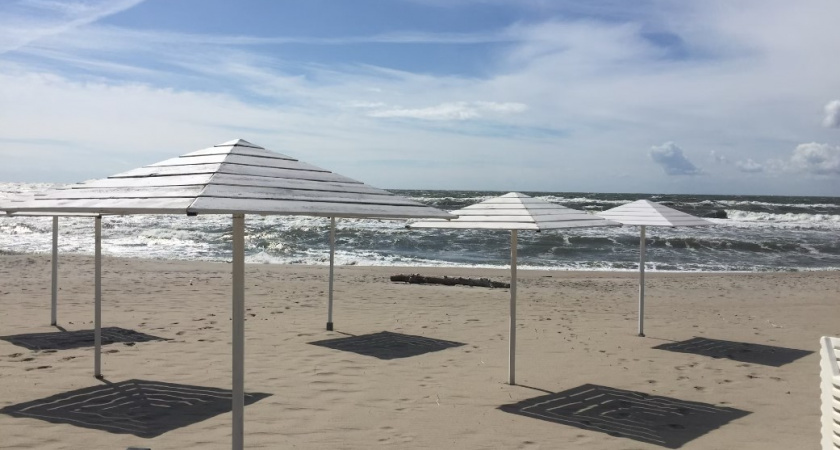 Погода позволяет, но можно ли купаться? Краткий обзор ситуации на пляжах в Калининградской области