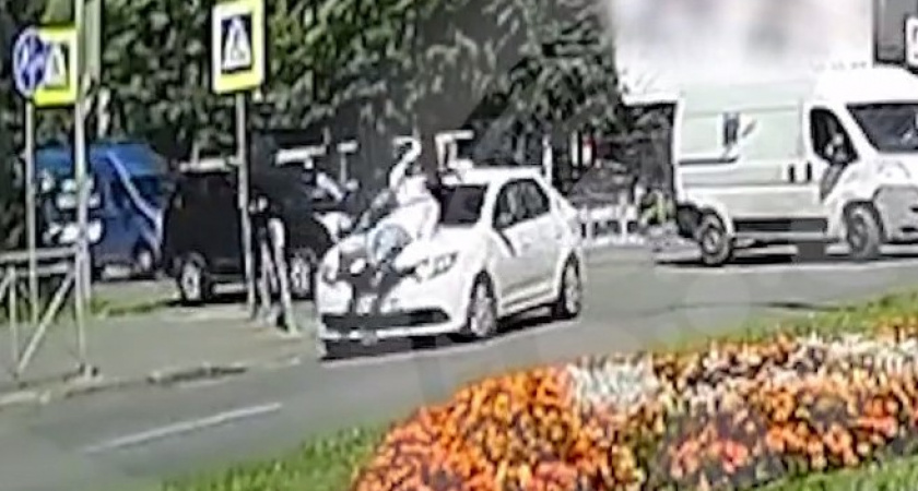 Проехала на капоте несколько метров: в Калининграде случилось ДТП с участием школьницы (ВИДЕО)