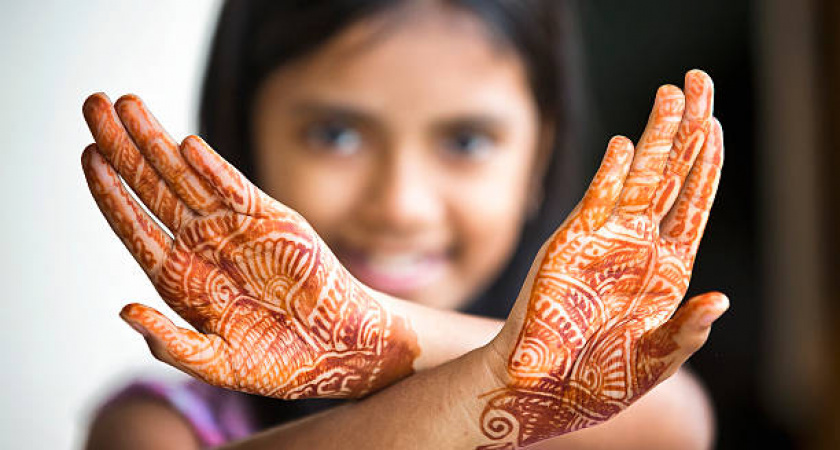 Скандальный законопроект рассматривается в Ираке: парламент хочет вдвое снизить возраст вступления в брак для девочек 