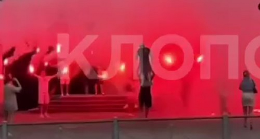 "Акулы" на улицах Калининграда: хоккейные фанаты устроили незабываемый перформанс (ВИДЕО)