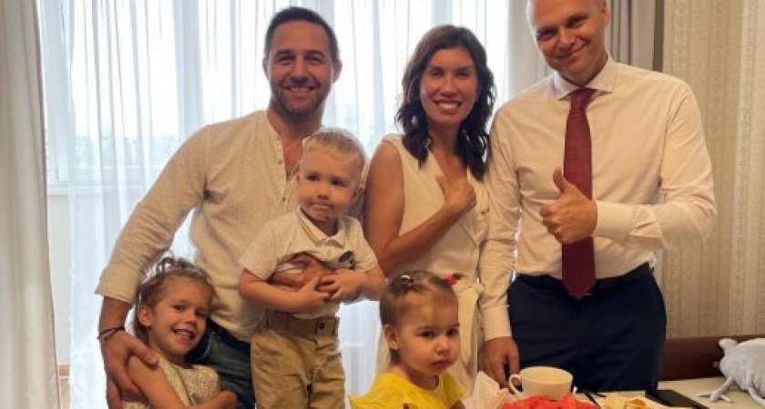 Губернатор-именинник: Как случайное совпадение привело губернатора в гости к горожанке