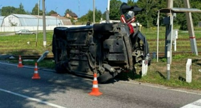 Трагедия на железнодорожном переезде: медики борются за жизнь пострадавшего