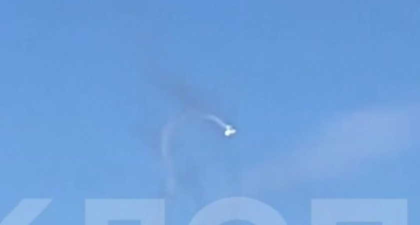 Странные пируэты в небе над Зеленоградском: Загадочный самолет привлек внимание отдыхающих (ВИДЕО)