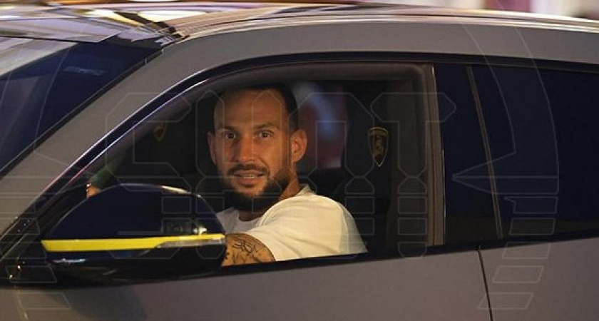 Удалось установить личность мужчины, на машине которого скрылись участники конфликта, открывшие стрельбу на Патриарших прудах