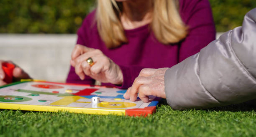 Отец девочки, которая в 8 лет поступила в МГУ попал в скандал и избил пенсионерку