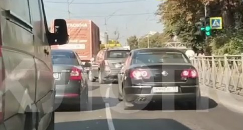 Появилось видео ДТП с мотоциклом, которое парализовало движение на проспекте Победы