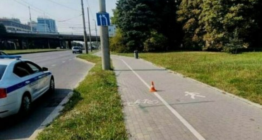 Столкновение на велодорожке: 16-летний электросамокатчик сбил женщину в Калининграде