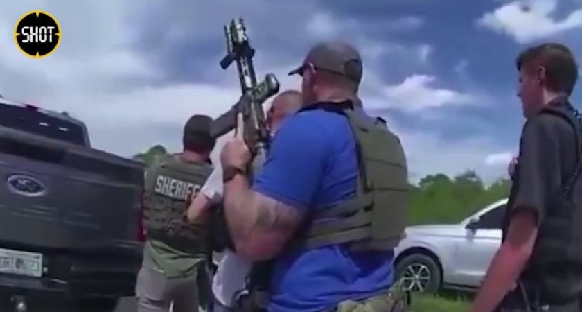 Появились первые кадры задержания мужчины, пытавшегося застрелить Трампа